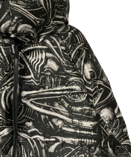 SUPREME（シュプリーム）SUPREME (シュプリーム) H.R. Giger (ハンス・リューディ・ギーガー) Jacquard Down Puffer Jacket ブラック サイズ:Lの古着・服飾アイテム