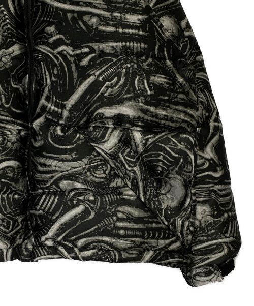 SUPREME（シュプリーム）SUPREME (シュプリーム) H.R. Giger (ハンス・リューディ・ギーガー) Jacquard Down Puffer Jacket ブラック サイズ:Lの古着・服飾アイテム
