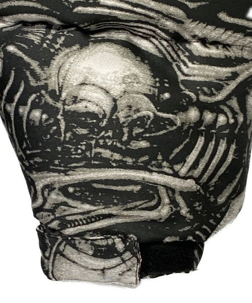 SUPREME（シュプリーム）SUPREME (シュプリーム) H.R. Giger (ハンス・リューディ・ギーガー) Jacquard Down Puffer Jacket ブラック サイズ:Lの古着・服飾アイテム