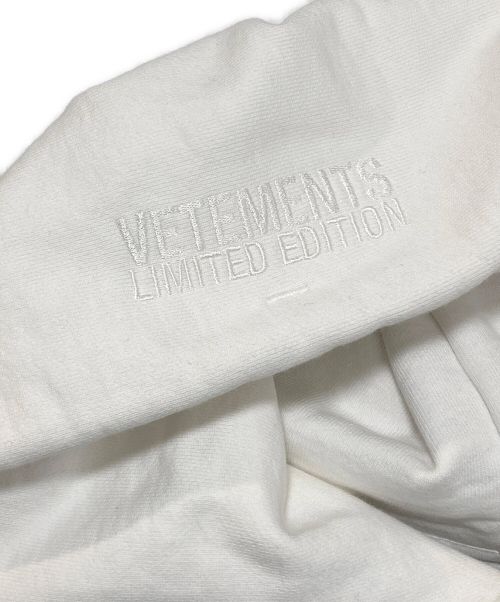 VETEMENTS（ヴェトモン）VETEMENTS (ヴェトモン) Black Label Logo Hoodie ホワイト サイズ:Sの古着・服飾アイテム