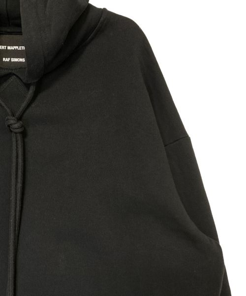 RAF SIMONS（ラフシモンズ）RAF SIMONS (ラフシモンズ) ROBERT MAPPLETHORPE (ロバート メイプルソープ) プルオーバーパーカー ブラック サイズ:Mの古着・服飾アイテム