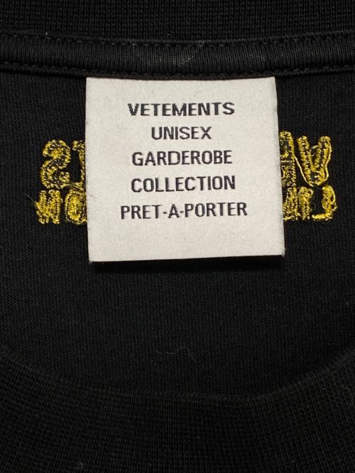 VETEMENTS（ヴェトモン）VETEMENTS (ヴェトモン) ワールドツアーロゴプリントTシャツ ブラック サイズ:XSの古着・服飾アイテム