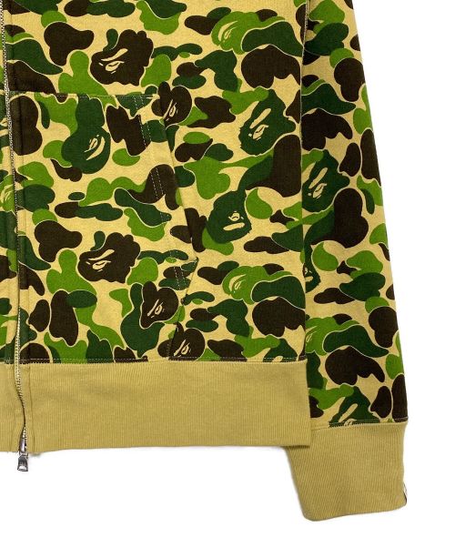 A BATHING APE（アベイシングエイプ）A BATHING APE (アベイシングエイプ) Camo Shark Full Zip オリーブ サイズ:Mの古着・服飾アイテム