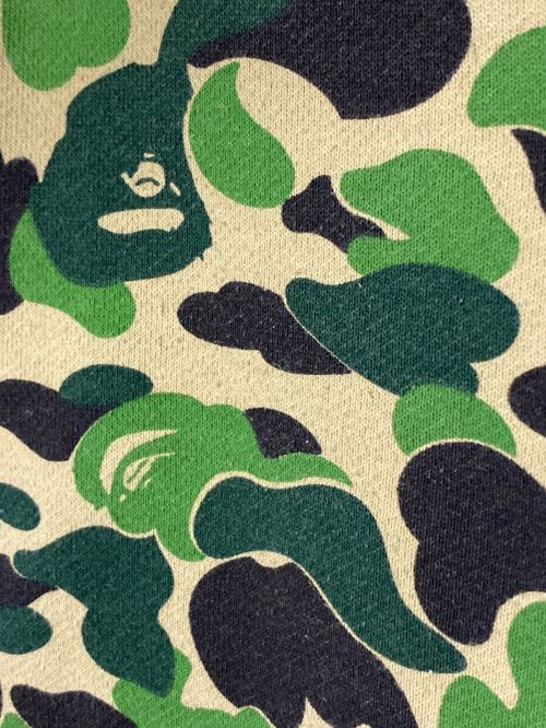 A BATHING APE（アベイシングエイプ）A BATHING APE (アベイシングエイプ) Camo Shark Full Zip オリーブ サイズ:Mの古着・服飾アイテム