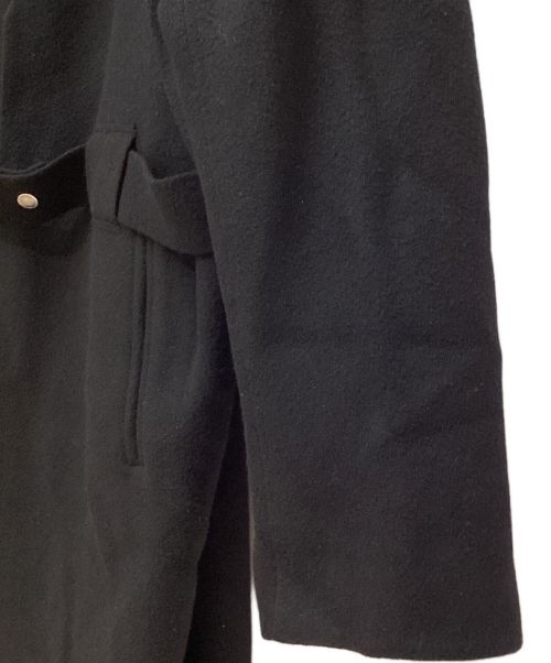 TAKAHIROMIYASHITA TheSoloIst.（タカヒロミヤシタ ザソロイスト）TAKAHIROMIYASHITA TheSoloIst. collarless balloon silhouette strapped coat（カラーレスバルーンシルエットストラップドコート） ブラック サイズ:46の古着・服飾アイテム