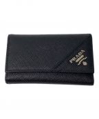 PRADAプラダ）の古着「SAFFIANO LEATHER KEY CASE(サフィアーノレザーキーケース)」｜ブラック