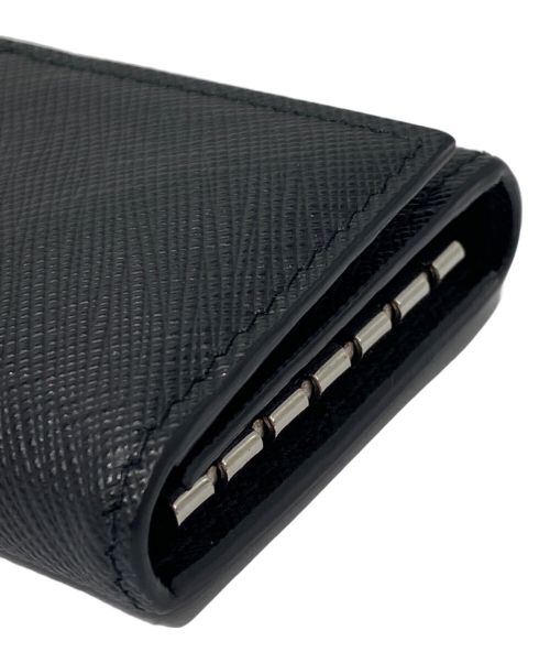 PRADA（プラダ）PRADA (プラダ) SAFFIANO LEATHER KEY CASE(サフィアーノレザーキーケース) ブラックの古着・服飾アイテム