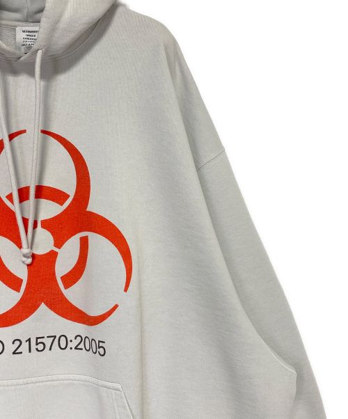 VETEMENTS（ヴェトモン）VETEMENTS (ヴェトモン) Genetically modified hoodie グレー サイズ:XSの古着・服飾アイテム