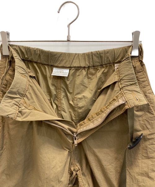WHITE MOUNTAINEERING（ホワイトマウンテ二アニング）WHITE MOUNTAINEERING (ホワイトマウンテ二アニング) GRAMICCI (グラミチ) ショートパンツ ベージュ サイズ:1の古着・服飾アイテム