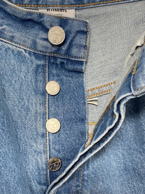 VETEMENTS（ヴェトモン）VETEMENTS (ヴェトモン) BIG SHAPE DENIM PANTS インディゴ サイズ:W32(81cm)の古着・服飾アイテム