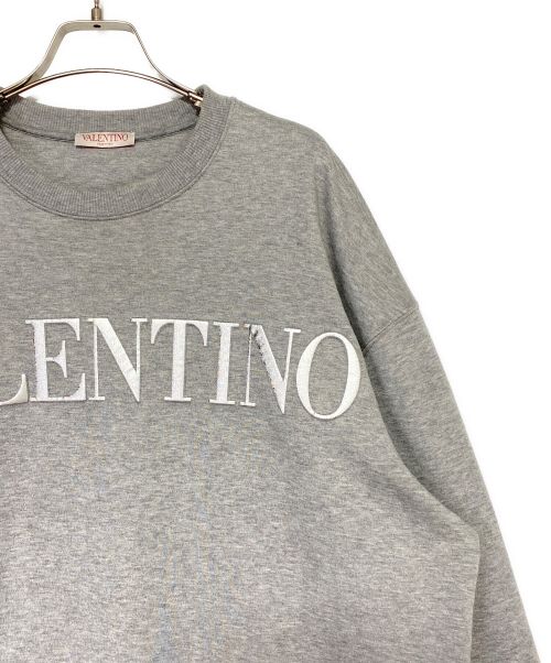 VALENTINO（ヴァレンティノ）VALENTINO (ヴァレンティノ) エンボス クルーネック スウェットシャツ グレー サイズ:Mの古着・服飾アイテム