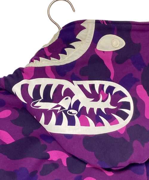 A BATHING APE（アベイシングエイプ）A BATHING APE (アベイシングエイプ) SHARK FULL ZIP HOODIE パープル サイズ:Mの古着・服飾アイテム