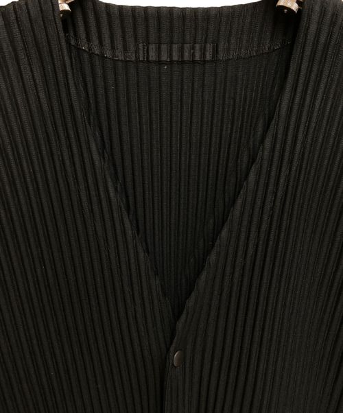 HOMME PLISSE ISSEY MIYAKE（オム プリッセ イッセイ ミヤケ）HOMME PLISSE ISSEY MIYAKE (オムプリッセ イッセイ ミヤケ) BASICS PLEATS CARDIGAN (プリーツカーディガン) ブラック サイズ:3の古着・服飾アイテム