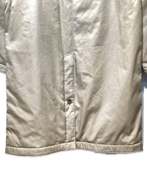 UNDERCOVER（アンダーカバー）UNDERCOVER (アンダーカバー) FRAGMENT DESIGN (フラグメントデザイン) 23AW patted stiff collar coat（パテッドステンカラーコート） カーキ サイズ:3の古着・服飾アイテム