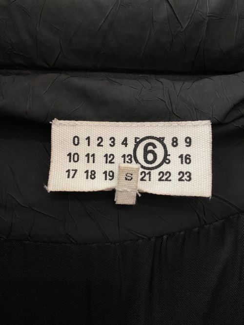 MM6 Maison Margiela（エムエムシックスメゾンマルジェラ）MM6 Maison Margiela (エムエムシックス メゾンマルジェラ) CHENPENG (チェンペン) ダウンコート ブラック サイズ:Sの古着・服飾アイテム