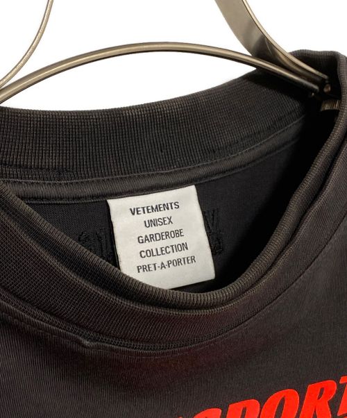 VETEMENTS（ヴェトモン）VETEMENTS (ヴェトモン) Motocross Patched Longsleeve グレー サイズ:XSの古着・服飾アイテム