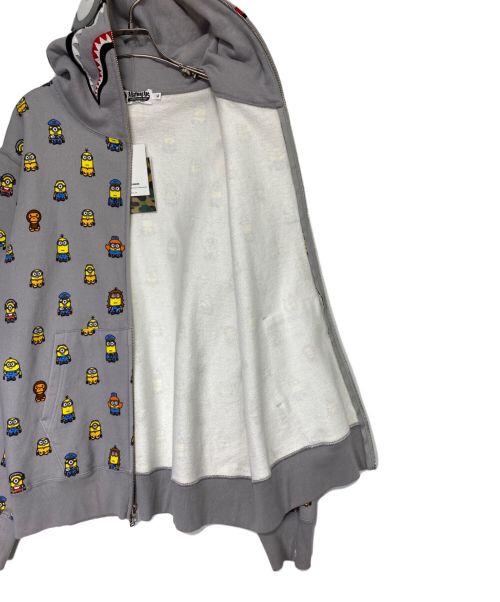 A BATHING APE（アベイシングエイプ）A BATHING APE (アベイシングエイプ) MINIONS (ミニオンズ) SHARK FULL ZIP HOODIE グレー サイズ:XLの古着・服飾アイテム