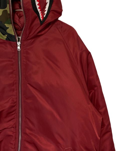 A BATHING APE（アベイシングエイプ）A BATHING APE (アベイシングエイプ) SHARK DOWN（シャークダウン） バーガンディー サイズ:Lの古着・服飾アイテム