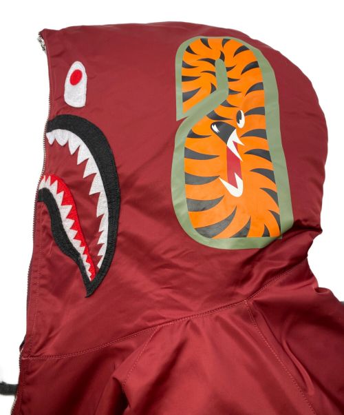 A BATHING APE（アベイシングエイプ）A BATHING APE (アベイシングエイプ) SHARK DOWN（シャークダウン） バーガンディー サイズ:Lの古着・服飾アイテム