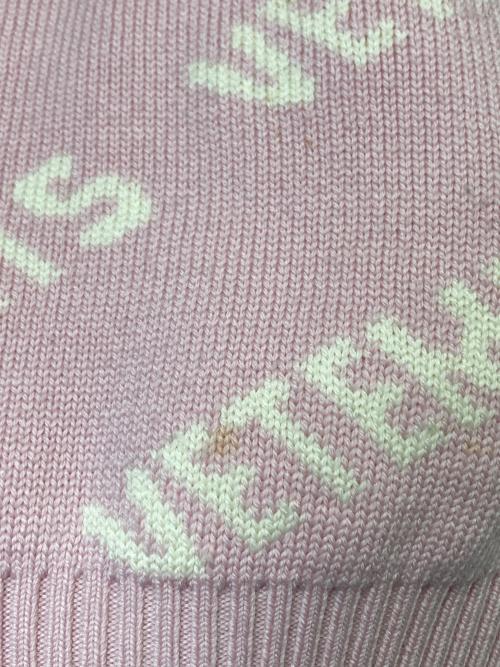 VETEMENTS（ヴェトモン）VETEMENTS (ヴェトモン) LUREX MONOGRAM SWEATER ピンク サイズ:XSの古着・服飾アイテム