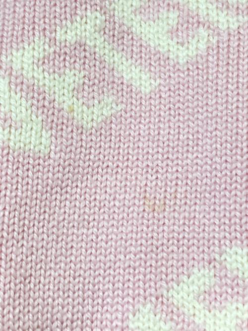 VETEMENTS（ヴェトモン）VETEMENTS (ヴェトモン) LUREX MONOGRAM SWEATER ピンク サイズ:XSの古着・服飾アイテム