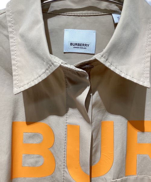 BURBERRY（バーバリー）BURBERRY (バーバリー) ホースフェリーシャツ カーキ サイズ:38の古着・服飾アイテム