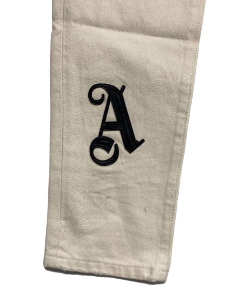 Palm Angels（パーム エンジェルス）Palm Angels (パーム エンジェルス) White Bull Logo Patch Ripped Jeans ホワイト サイズ:29の古着・服飾アイテム