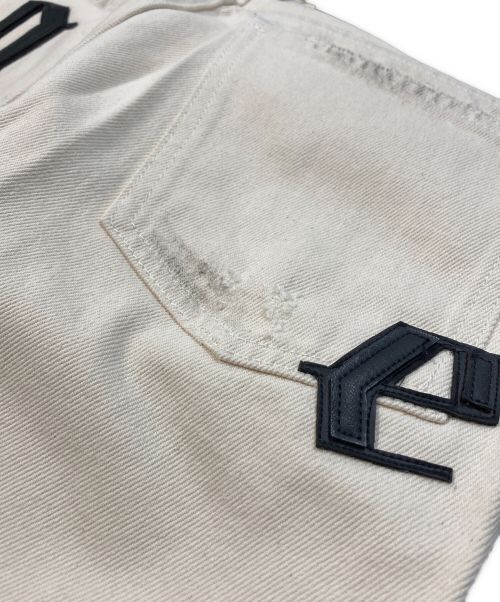 Palm Angels（パーム エンジェルス）Palm Angels (パーム エンジェルス) White Bull Logo Patch Ripped Jeans ホワイト サイズ:29の古着・服飾アイテム