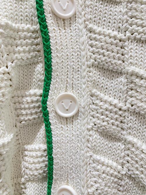 BOTTEGA VENETA（ボッテガベネタ）BOTTEGA VENETA (ボッテガベネタ) PATTERN CARDIGAN ホワイト サイズ:XSの古着・服飾アイテム