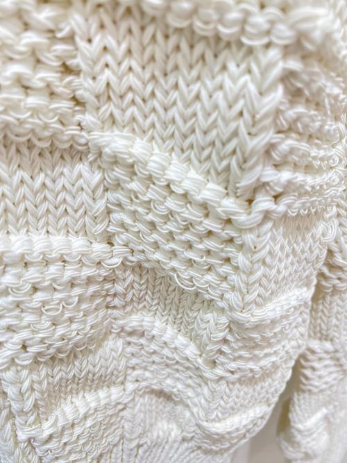 BOTTEGA VENETA（ボッテガベネタ）BOTTEGA VENETA (ボッテガベネタ) PATTERN CARDIGAN ホワイト サイズ:XSの古着・服飾アイテム
