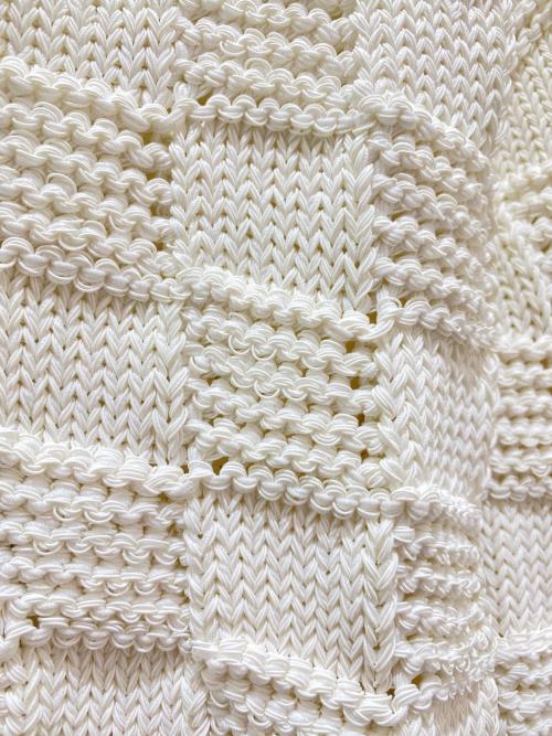 BOTTEGA VENETA（ボッテガベネタ）BOTTEGA VENETA (ボッテガベネタ) PATTERN CARDIGAN ホワイト サイズ:XSの古着・服飾アイテム