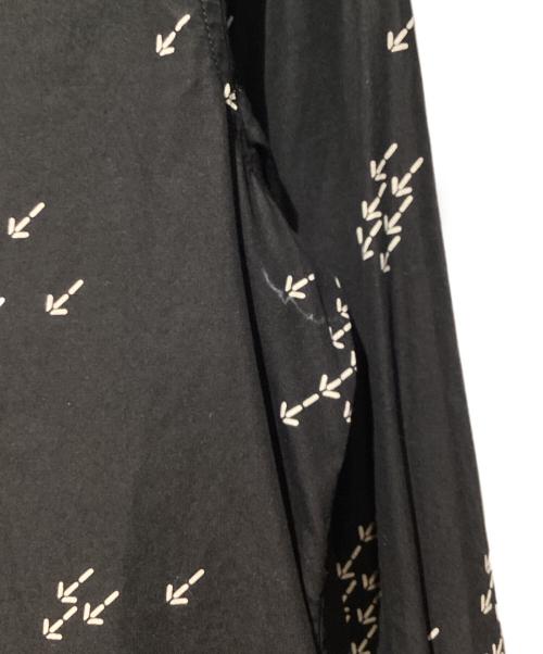 CELINE（セリーヌ）CELINE (セリーヌ) アローロゴプリントシャツプリントシャツ ブラック サイズ:36の古着・服飾アイテム