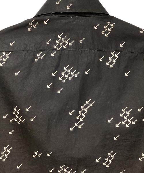 CELINE（セリーヌ）CELINE (セリーヌ) アローロゴプリントシャツプリントシャツ ブラック サイズ:36の古着・服飾アイテム
