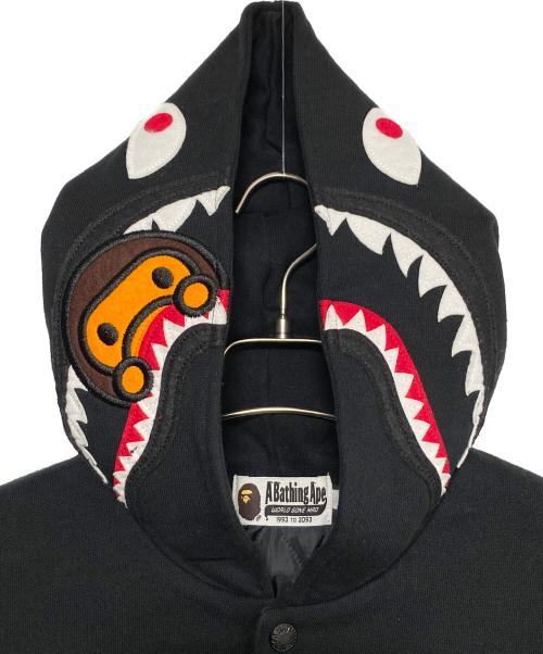 A BATHING APE（ア ベイシング エイプ）A BATHING APE (アベイシングエイプ) SHARK HOODIE SWEAT VARSITY JACKET ブラック×ホワイト サイズ:XLの古着・服飾アイテム