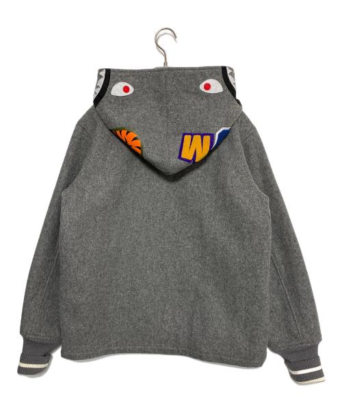 A BATHING APE（ア ベイシング エイプ）A BATHING APE (アベイシングエイプ) Shark Stadium Jacket グレー サイズ:Lの古着・服飾アイテム