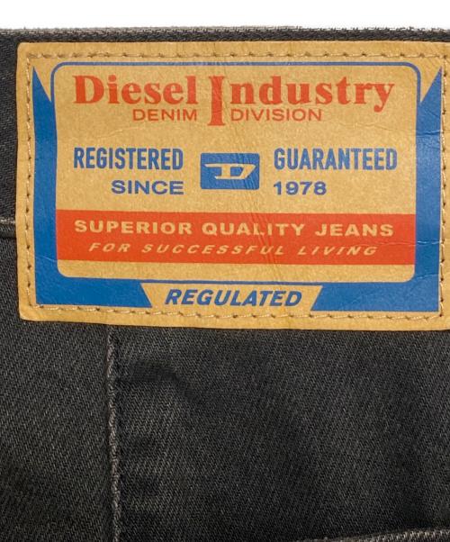 DIESEL（ディーゼル）DIESEL (ディーゼル) Relaxed Jeans D-Fish-Cargo ブラック サイズ:28の古着・服飾アイテム