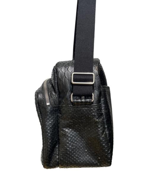 Saint Laurent Paris（サンローランパリ）Saint Laurent Paris (サンローランパリ) 型押しショルダーバッグ ブラックの古着・服飾アイテム