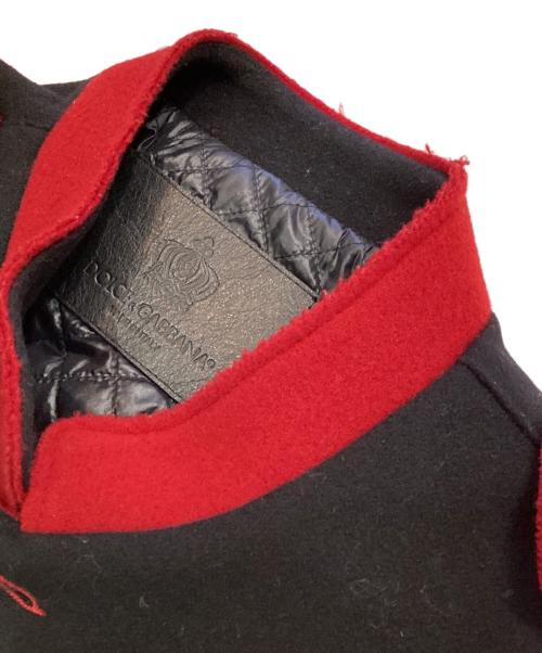 DOLCE & GABBANA（ドルチェ＆ガッバーナ）DOLCE & GABBANA Royal Military Uniform Jacket with Embroidered Coat（ロイヤルミリタリーユニフォームジャケットウィズエンブロイダリーコート） ブラック×レッド サイズ:48の古着・服飾アイテム