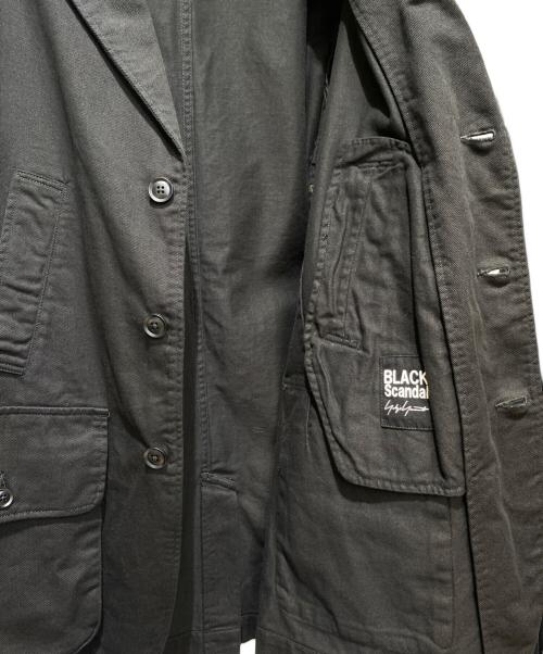BLACK Scandal Yohji Yamamoto（ブラックスキャンダルヨウジヤマモト）BLACK Scandal Yohji Yamamoto (ブラックスキャンダルヨウジヤマモト) COTTON DRILL SINGLE BREASTED JACKET WITH BOX POCKETS ブラック サイズ:3の古着・服飾アイテム