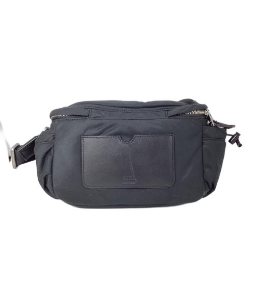 AMI Alexandre Mattiussi（アミアレクサンドルマテュッシ）AMI Alexandre Mattiussi (アミアレクサンドルマテュッシ) ハートロゴチャームナイロン メッセンジャーバッグ ブラックの古着・服飾アイテム