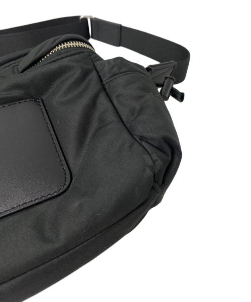 AMI Alexandre Mattiussi（アミアレクサンドルマテュッシ）AMI Alexandre Mattiussi (アミアレクサンドルマテュッシ) ハートロゴチャームナイロン メッセンジャーバッグ ブラックの古着・服飾アイテム