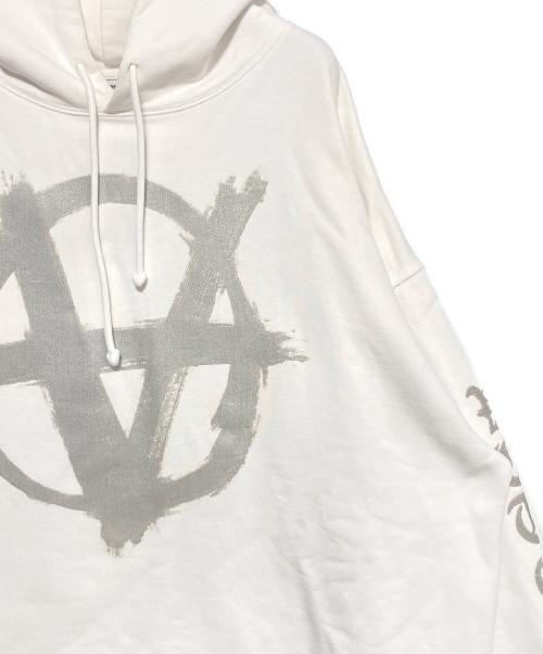 VETEMENTS（ヴェトモン）VETEMENTS (ヴェトモン) アナーキープリントパーカー ホワイト サイズ:Mの古着・服飾アイテム