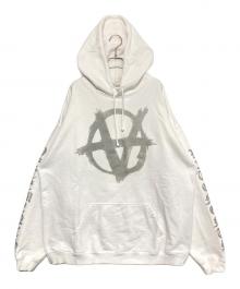 VETEMENTS（ヴェトモン）の古着「アナーキープリントパーカー」｜ホワイト