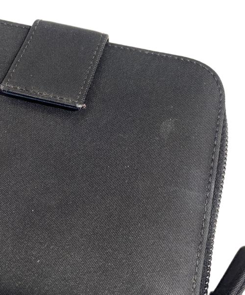 PRADA（プラダ）PRADA (プラダ) 三角プレートラウンドファスナーナイロンウォレット ブラックの古着・服飾アイテム