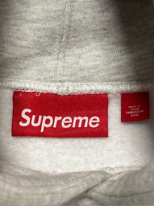 SUPREME（シュプリーム）SUPREME (シュプリーム) Shoulder Script Hooded Sweatshirt ライトグレー サイズ:Mの古着・服飾アイテム