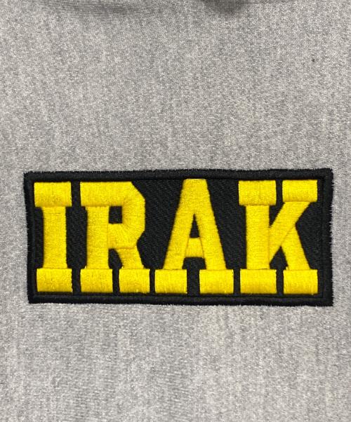 IRAK（アイラック）IRAK (アイラック) 刺繍ボックスロゴフーディ ライトグレー サイズ:Lの古着・服飾アイテム