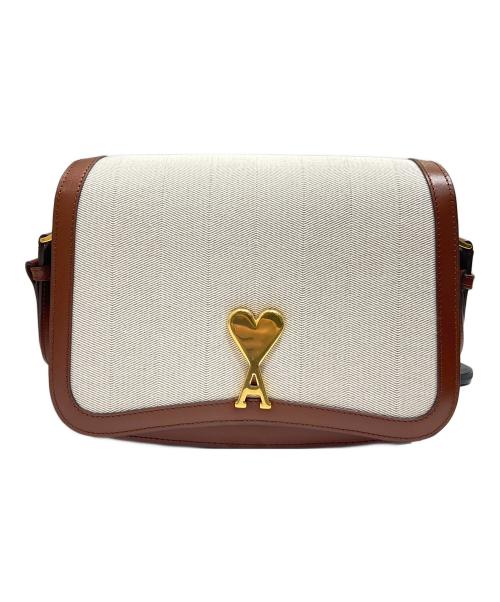 AMI Alexandre Mattiussi（アミアレクサンドルマテュッシ）AMI Alexandre Mattiussi (アミアレクサンドルマテュッシ) Ami Logo Plate Shoulder Bag/ハートチャームショルダー ブラウン×アイボリーの古着・服飾アイテム