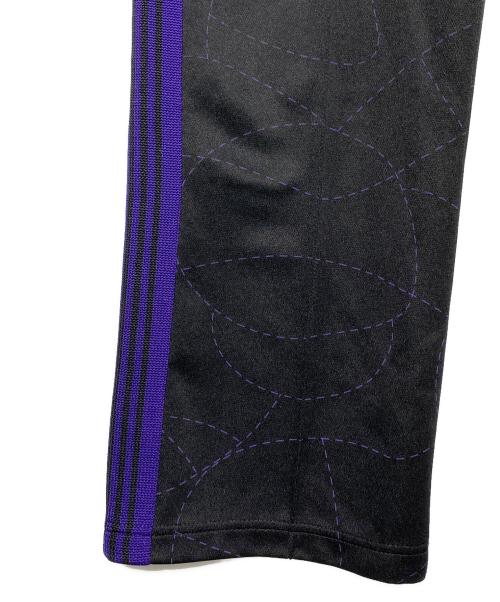 Needles（ニードルズ）Needles (ニードルズ) DC SHOES (ディーシーシューズ) Track Pant Poly Smooth/Printed ブラック×パープル サイズ:Sの古着・服飾アイテム