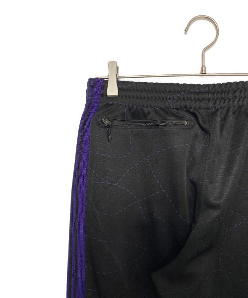 Needles（ニードルズ）Needles (ニードルズ) DC SHOES (ディーシーシューズ) Track Pant Poly Smooth/Printed ブラック×パープル サイズ:Sの古着・服飾アイテム