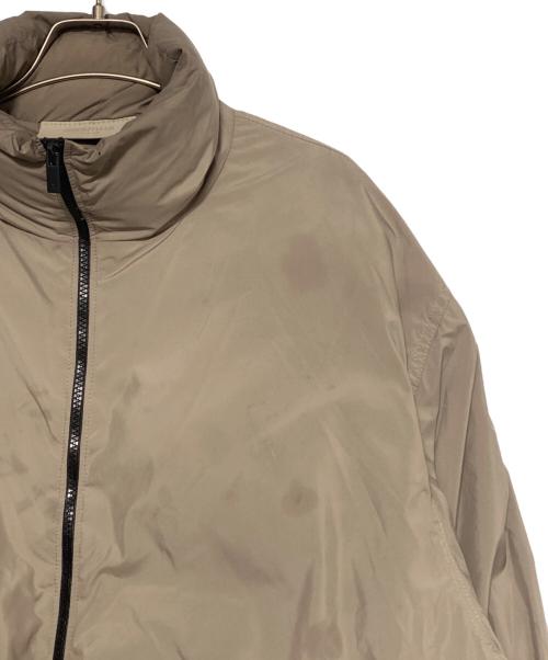 FOG ESSENTIALS（フィアオブゴッド エッセンシャル）FOG ESSENTIALS (フィアオブゴッド エッセンシャル) ハーフジップパファージャケット カーキ サイズ:Sの古着・服飾アイテム